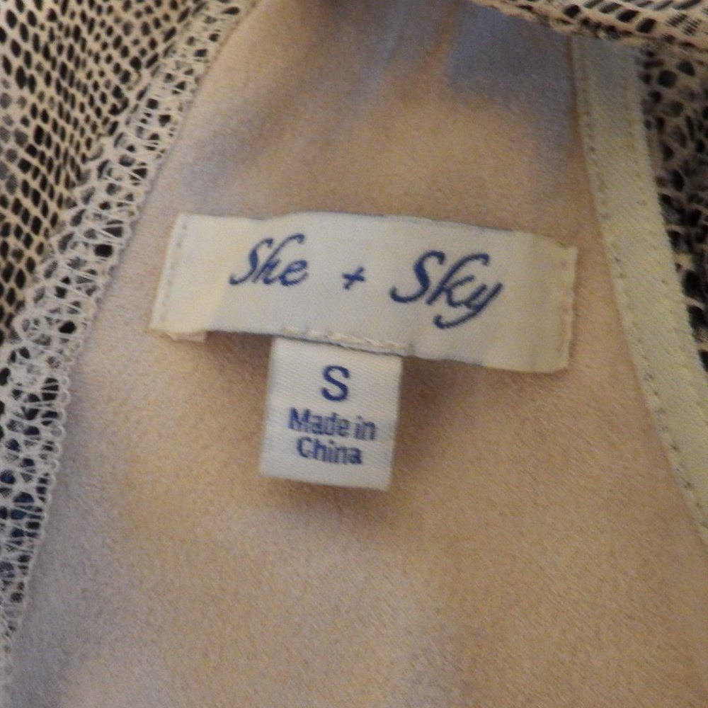 She & Sky: Unique women's top, sleeveless Size Small - Picture 5 of 5